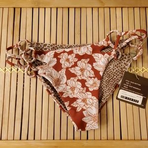 Acacia Nusa Bottom, S